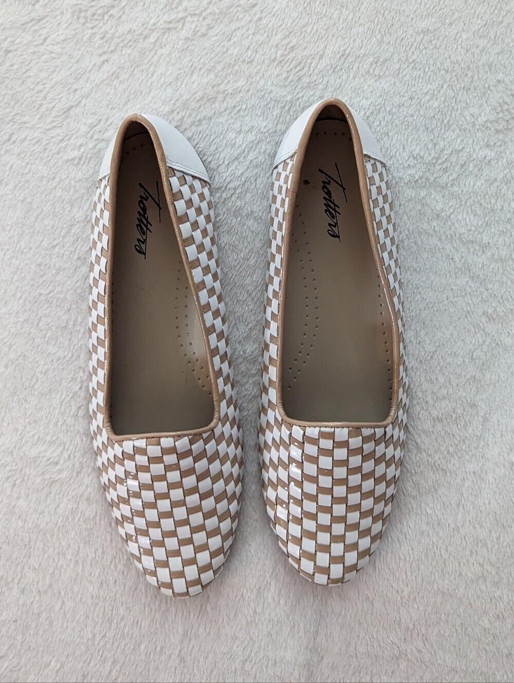 Trotters Liz Ballet Flat, White/Nude